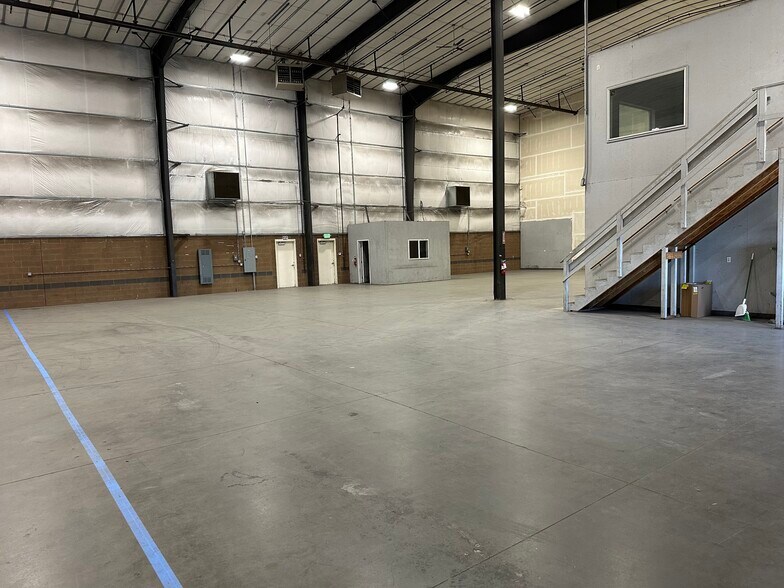 More Photos Of 1430 E Hillsboro St, Pasco Warehouse For Lease