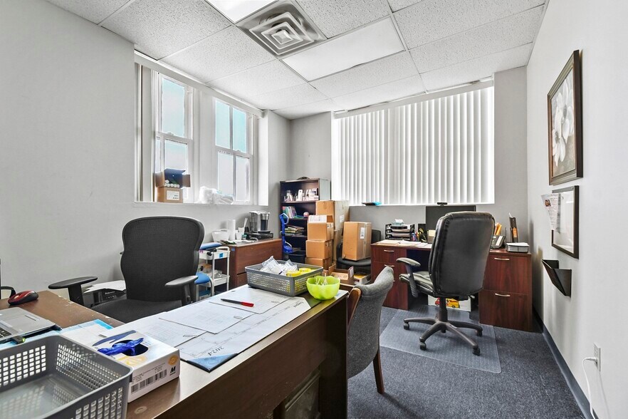 More Photos Of 5 Dover St, New Bedford Office For Lease