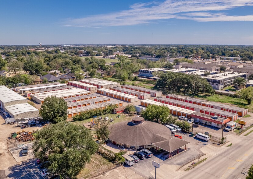 More Photos Of 1009 Burke Rd, Pasadena Self Storage For Sale