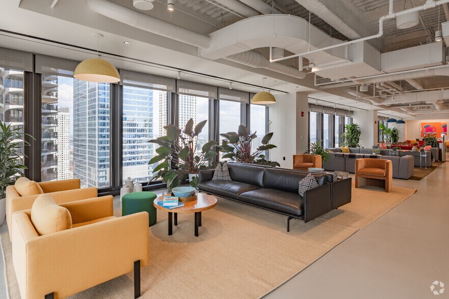 More Photos Of 330 N Wabash Ave, Chicago Coworking Space