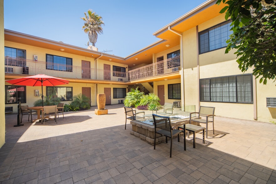 More Photos Of 12933 Ventura Blvd, Studio City Hotel For Sale