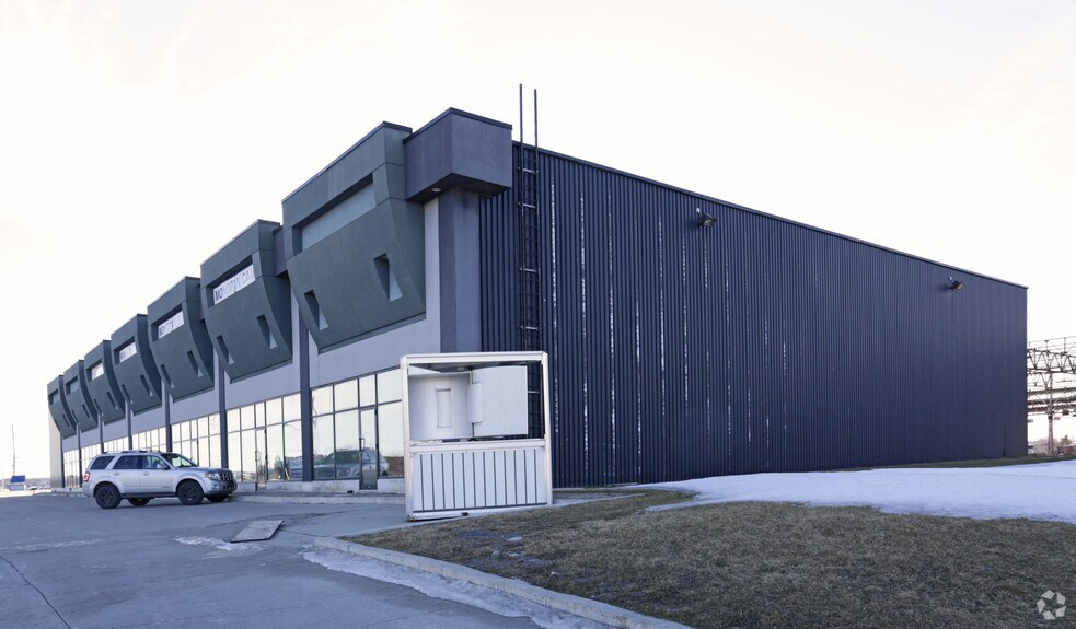 Primary Photo Of 240-250 Entreprise Rd, Russell Light Distribution For Sale
