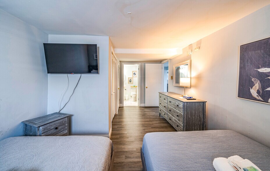 More Photos Of 617 E 8th St, Ocean City Hotel For Sale