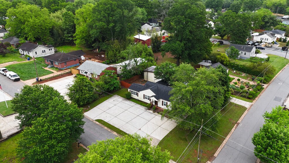 More Photos Of 1746 Hazelwood Dr SE, Marietta Office For Sale