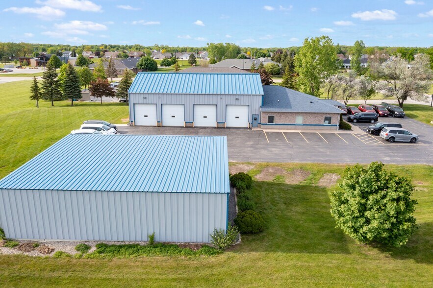 More Photos Of 844 Ontario Rd, Green Bay Showroom For Sale