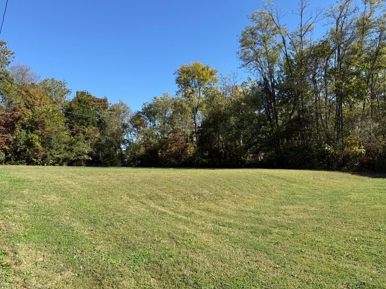 More Photos Of 1016 W Country Club Dr, Bloomington Multifamily For Sale