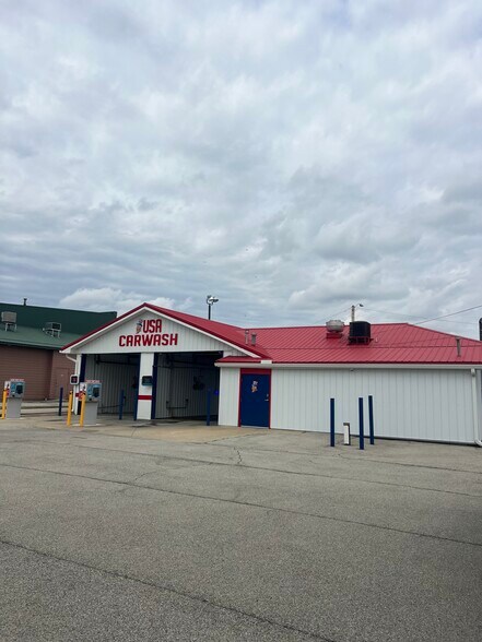 More Photos Of 212 S Broadway, Peru Specialty For Sale