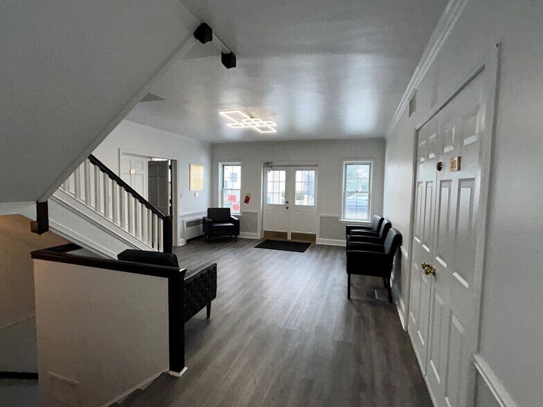 More Photos Of 155 W Merrick Rd, Freeport Medical For Lease