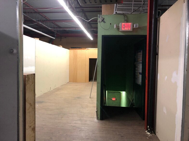 More Photos Of 131 Liberty Ave, Mineola Warehouse For Sale