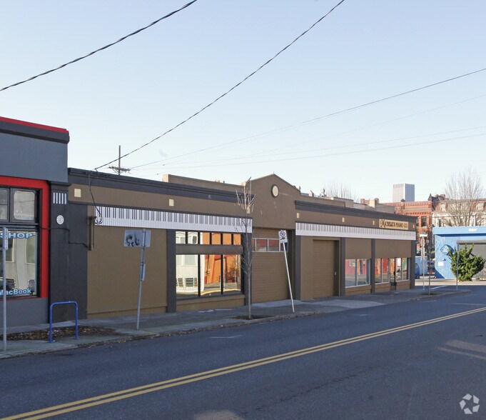 More Photos Of 600 SE Stark St, Portland Warehouse For Lease