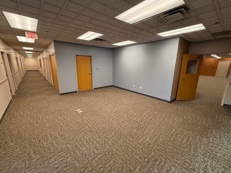 More Photos Of 1995 G Ave, Red Oak Industrial For Lease