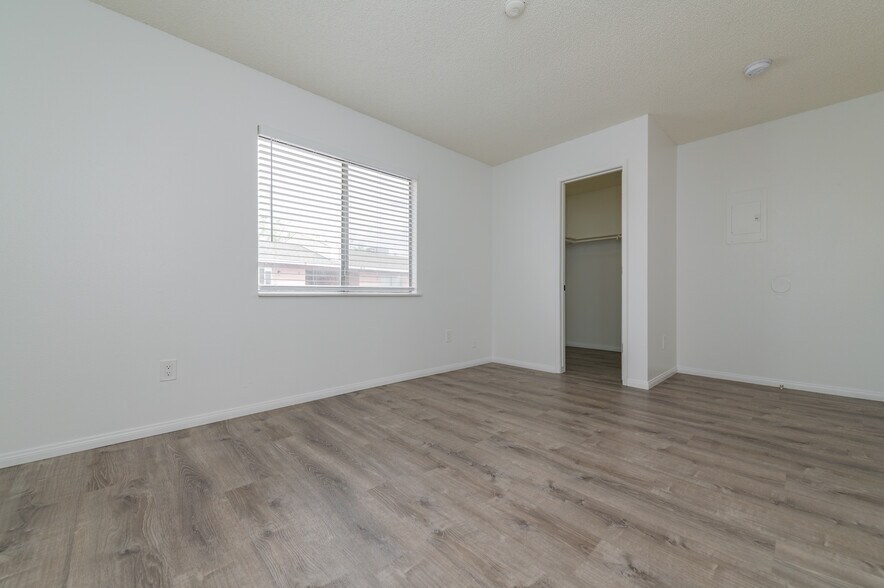 More Photos Of 16518 Avalon Ave, Victorville Apartments For Sale