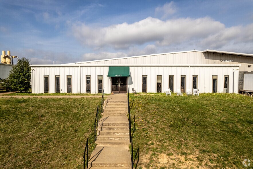 More Photos Of 4669 Mount Sharon Rd, Greenbrier Industrial For Lease