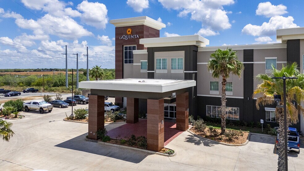 More Photos Of 110 Bmt Dr, Jourdanton Hotel For Sale