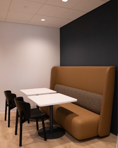 More Photos Of 27 S Squirrel Rd, Auburn Hills Coworking Space