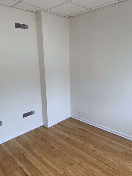 More Photos Of 3433-3439 N Sheffield Ave, Chicago Storefront Retail Residential For Lease