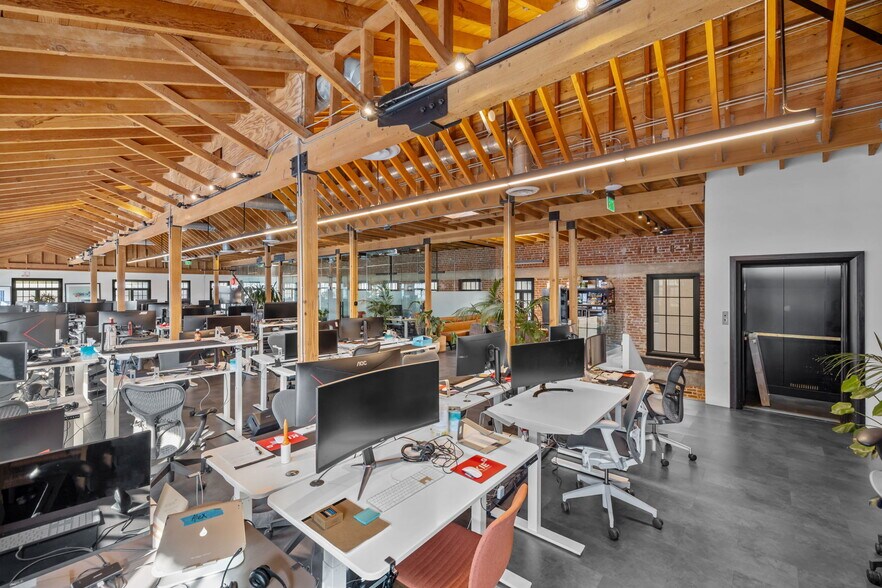 More Photos Of 400-412 Wilshire Blvd, Santa Monica Loft Creative Space For Lease