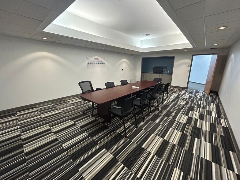 More Photos Of 290 Vanderbilt Ave, Norwood Research And Development For Lease