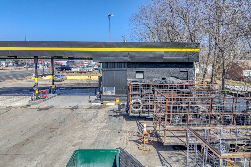 More Photos Of 1320 S Austin Ave, Denison General Retail For Sale