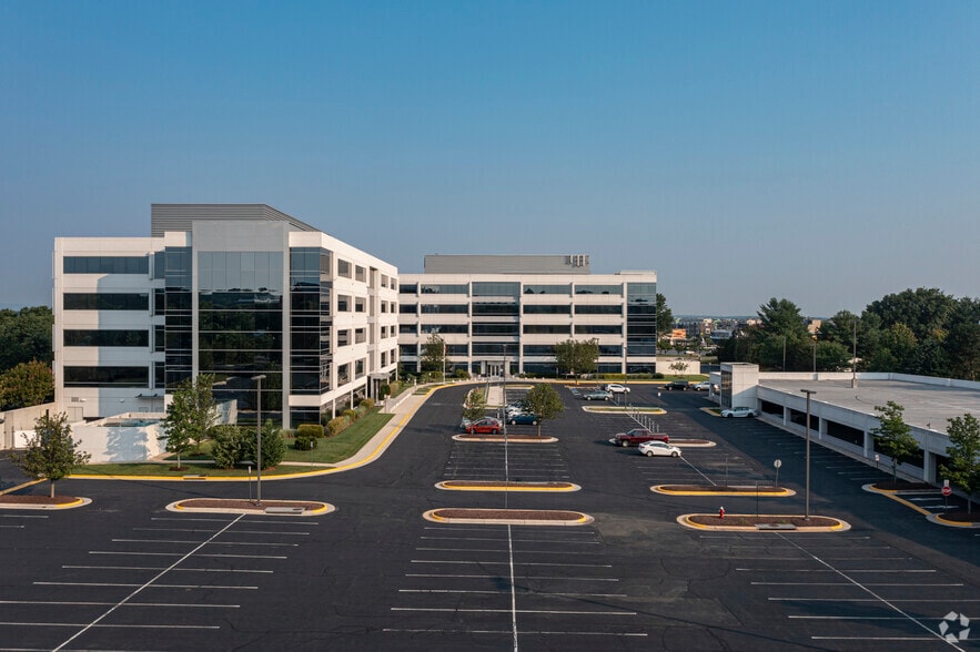 More Photos Of 4840 Westfields Blvd, Chantilly Office For Lease