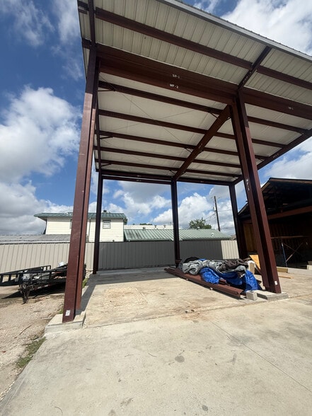 More Photos Of 1103 W Cavalcade St, Houston Industrial For Lease