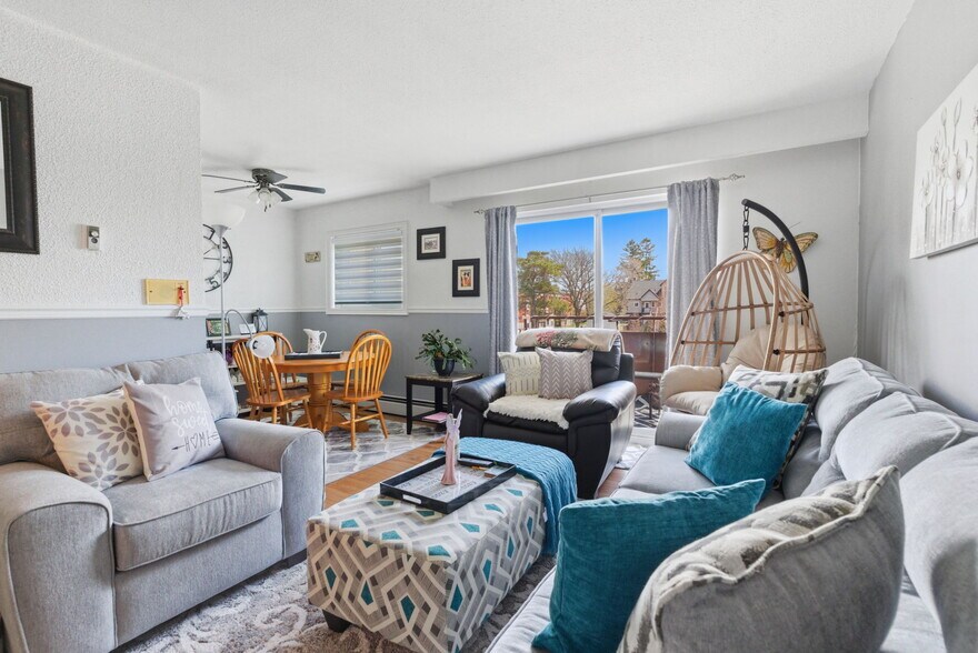 More Photos Of 102 Front St E, Whitby Apartments For Sale