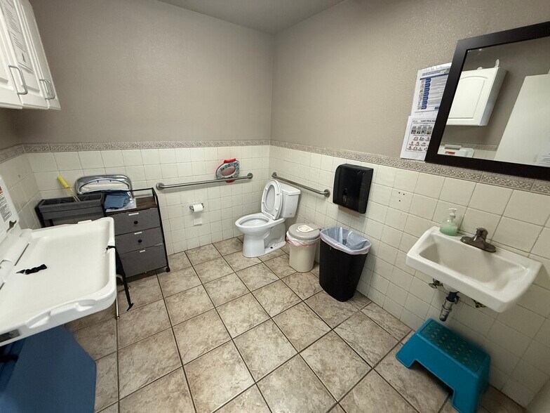 More Photos Of 2845 Marconi Ave, Sacramento Office For Sale