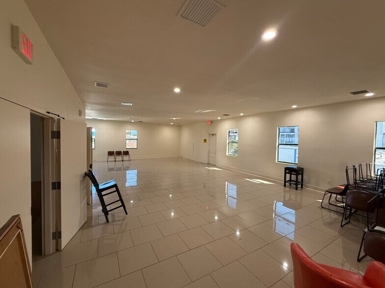 More Photos Of 219 N 21st Ave, Hollywood Storefront Retail Office For Lease