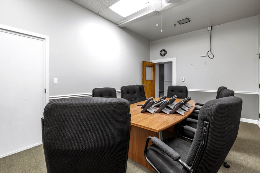 More Photos Of 281 N Main St, Brockton Flex For Sale