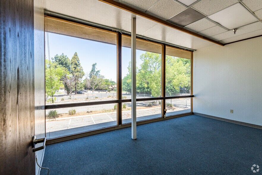 More Photos Of 4241 Williamsbourgh Dr, Sacramento Loft Creative Space For Sale