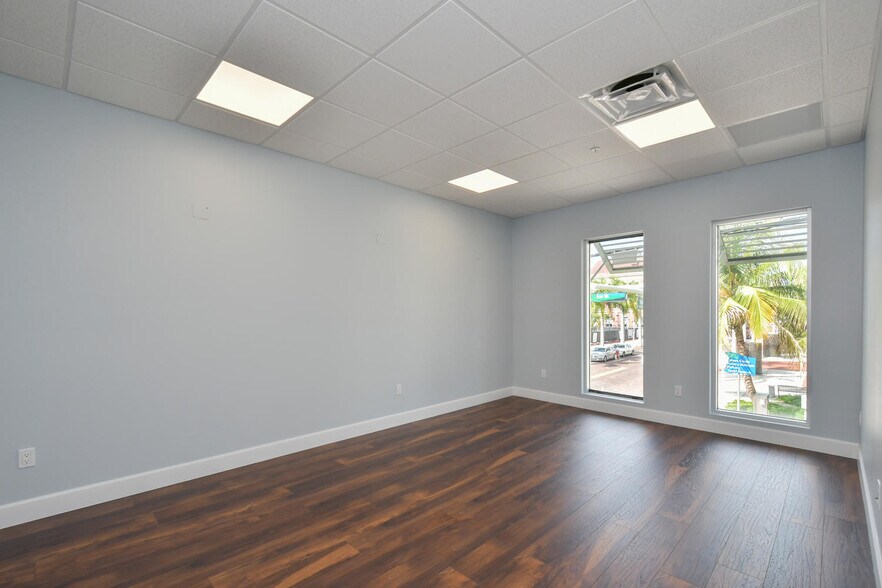 More Photos Of 2401 1st St, Fort Myers Office Residential For Lease