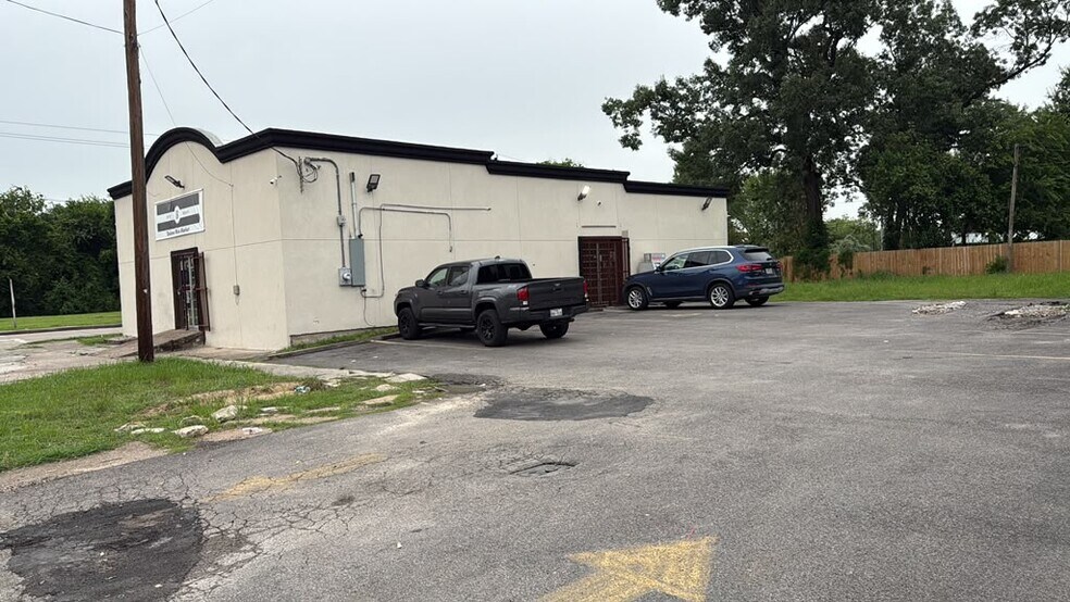 More Photos Of 3801 Delano St, Houston General Retail For Sale