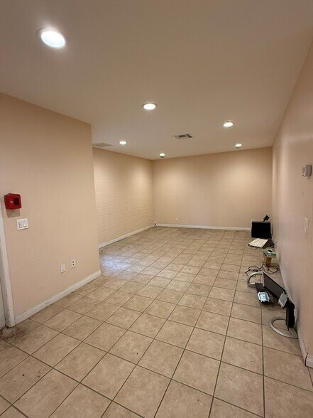 More Photos Of 13227 San Fernando Rd, Rancho Cascades Warehouse For Lease