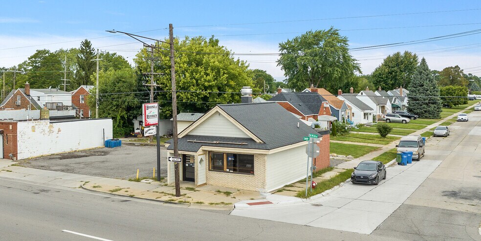 Primary Photo Of 14693 E 8 Mile Rd, Warren Fast Food For Sale