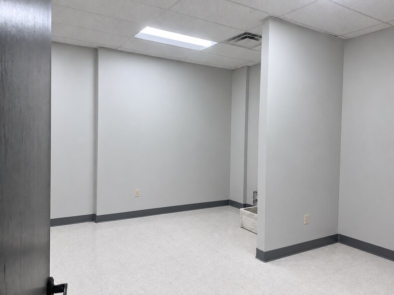 More Photos Of 1825-1847 NW Vivion Rd, Kansas City Unknown For Lease