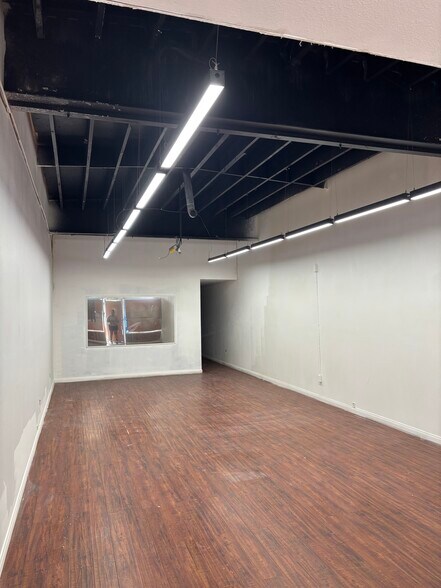 More Photos Of 321-325 S C St, Oxnard Storefront For Sale