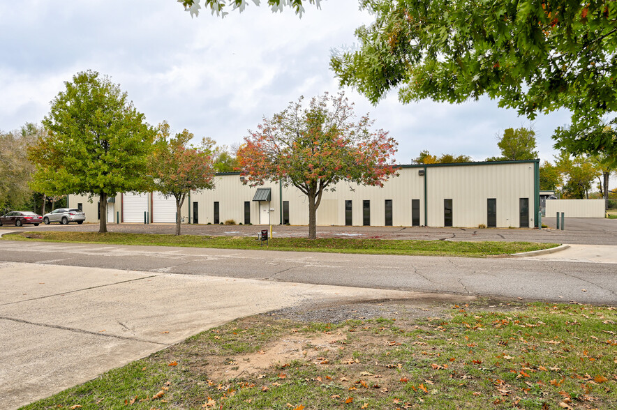 Primary Photo Of 2541 NW 2nd St, Oklahoma City Manufacturing For Sale