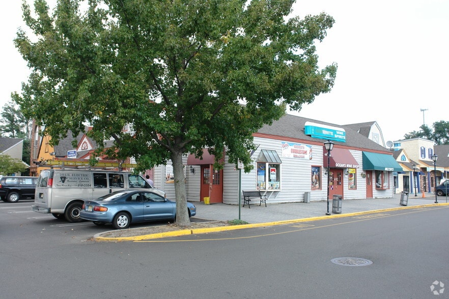 More Photos Of 833 W Park Ave, Ocean Unknown For Lease