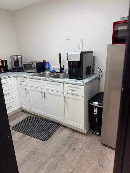 More Photos Of 1052 Powder Springs Rd SW, Marietta Office Residential For Lease