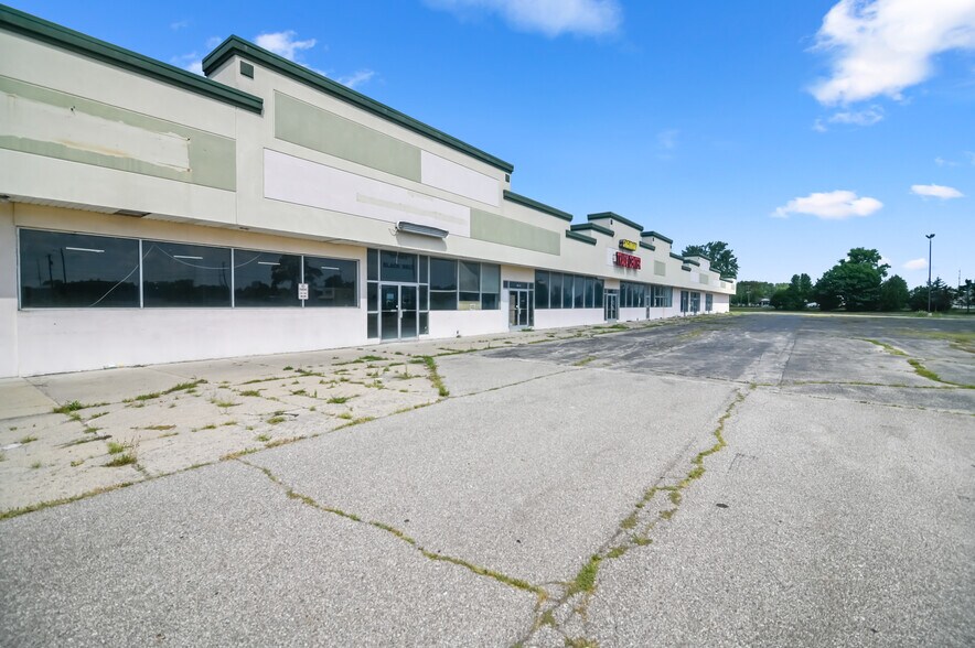 More Photos Of 2865-2885 Bay Rd, Saginaw Freestanding For Sale