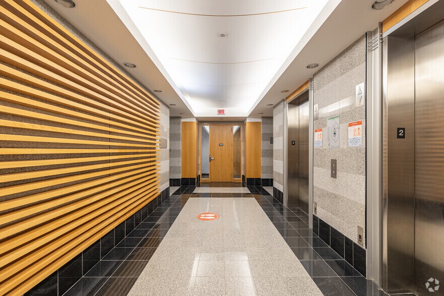 More Photos Of 2250 Boul Alfred-Nobel, Montréal Office For Lease