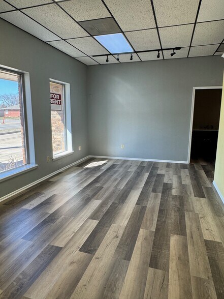 More Photos Of 101 SE 4th St, Moore Office For Lease
