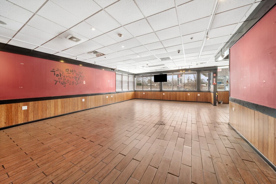 More Photos Of 9850 Milwaukee Ave, Glenview Fast Food For Sale