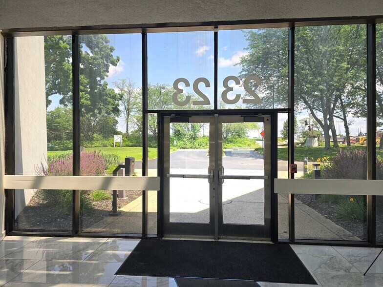 More Photos Of 2323 Lake Club Dr, Columbus Office For Lease