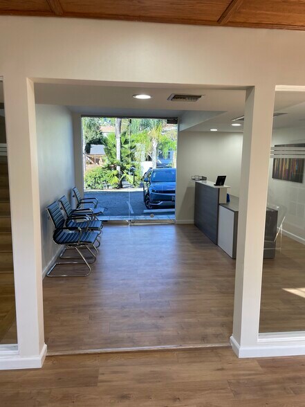 More Photos Of 3350 Barham Blvd, Los Angeles Office For Sale