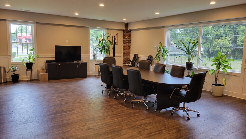 More Photos Of 39475 Ann Arbor Rd E, Plymouth Bank For Lease