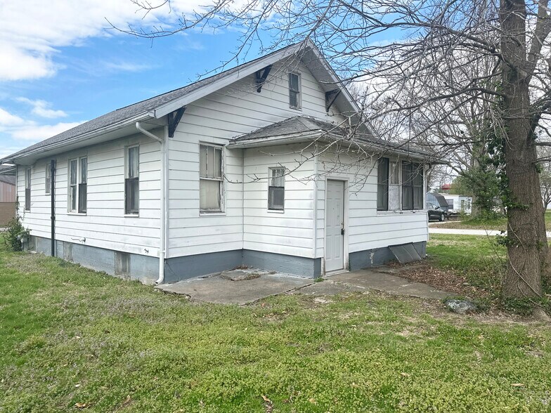 More Photos Of 1001 Crawford St, Tilden Specialty For Sale