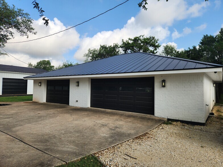 More Photos Of 102 County Road 180, Leander Loft Creative Space For Sale