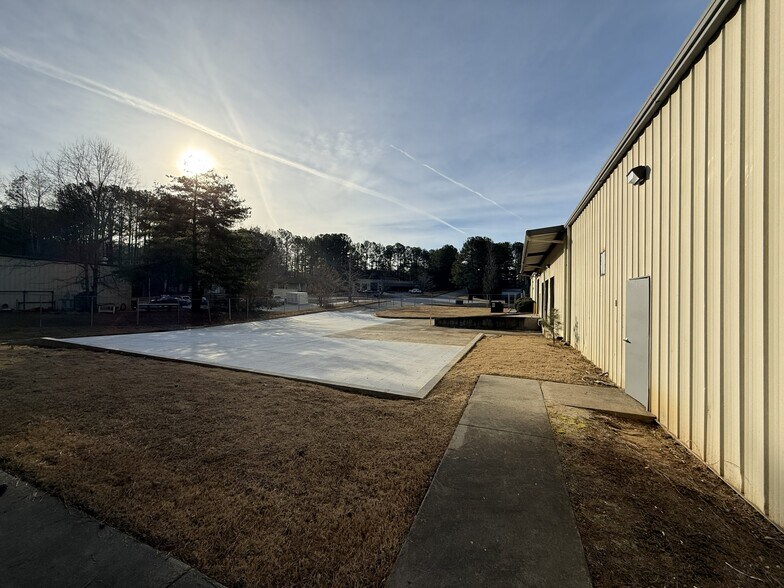More Photos Of 9335 Industrial Trace, Alpharetta Warehouse For Lease