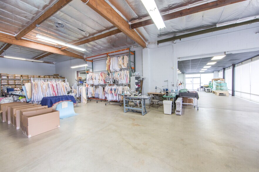 More Photos Of 401-405 W Foothill Blvd, Monrovia Freestanding For Lease